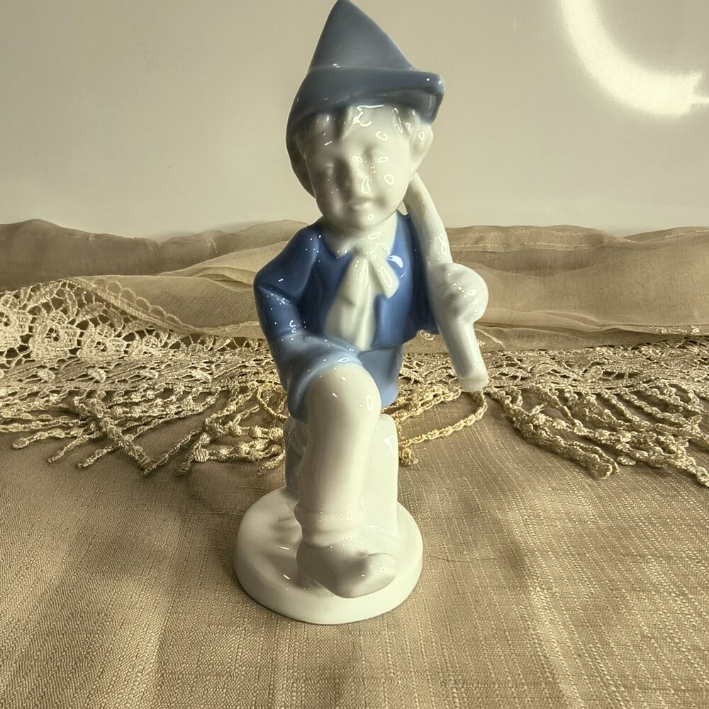 Gerold Porzellan Boy Hunting Figurine